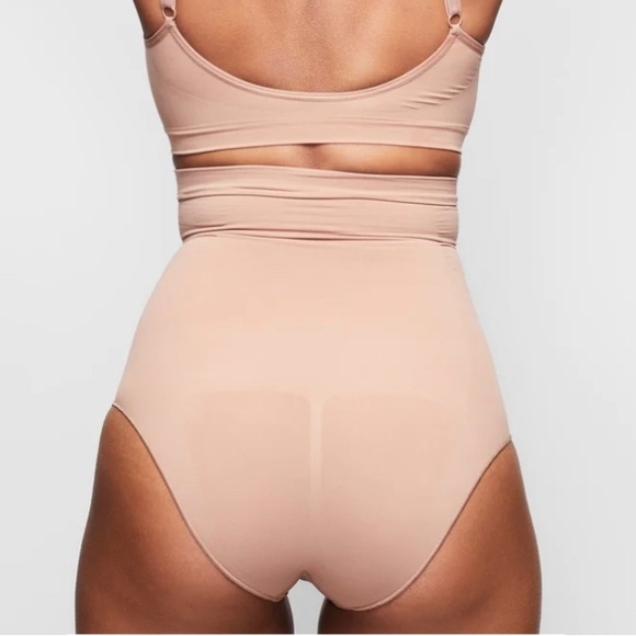 Skims SCULPTING HIGH WAIST BRIEF | SIENNA - Picture 10 of 10